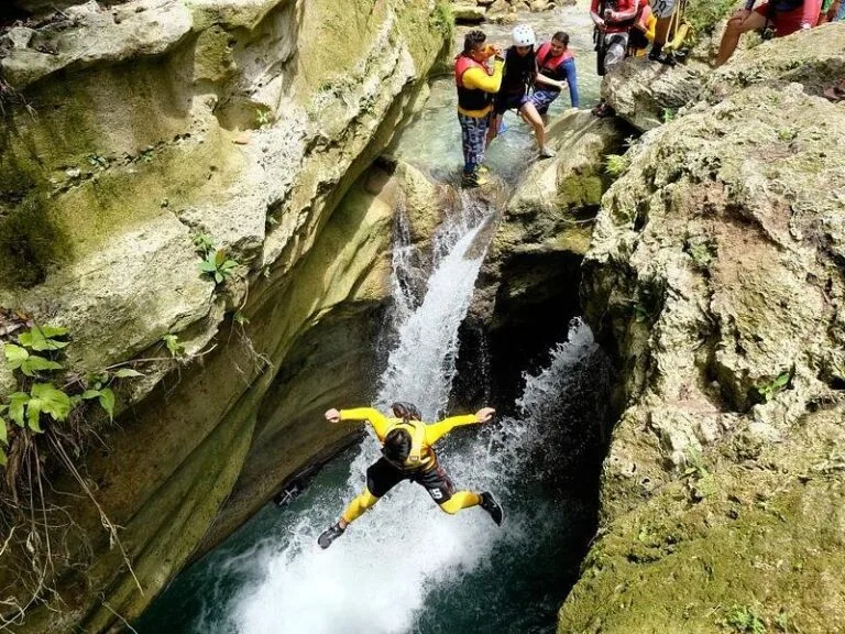 🐠 Ultimate Cebu Adventure: Pescador Island Hopping, Sardine Run, Turtle Watching, and Kawasan Falls Canyoneering 17 🐠 Ultimate Cebu Adventure: Pescador Island Hopping, Sardine Run, Turtle Watching, and Kawasan Falls Canyoneering