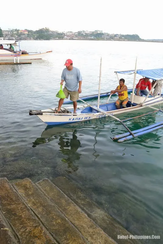 tagbilaran seaport banca docking with passenger