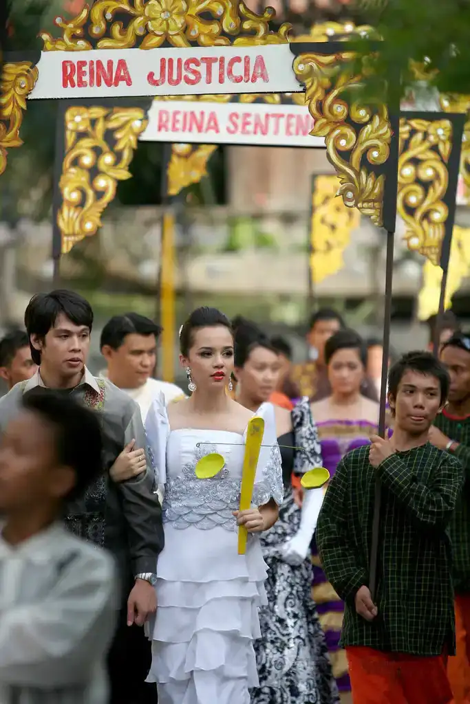 flores de mayo santacruzan